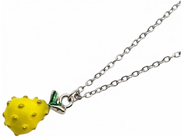 Cadena de acero quirurgico con dije fresa amarilla 45cm + 5cm